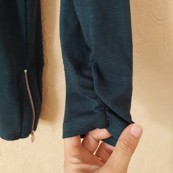 Apt. 9 forest green sweater v-neck w side zipper detail and ruched sleeves Small - Picture 3 of 9